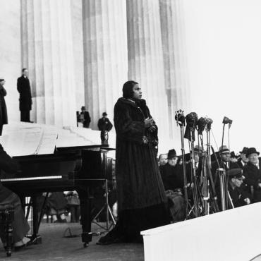 Marian Anderson Performs at Lincoln Memorial, 1939