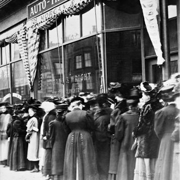 Minneapolis Women Line Up to Vote, Circa 1908